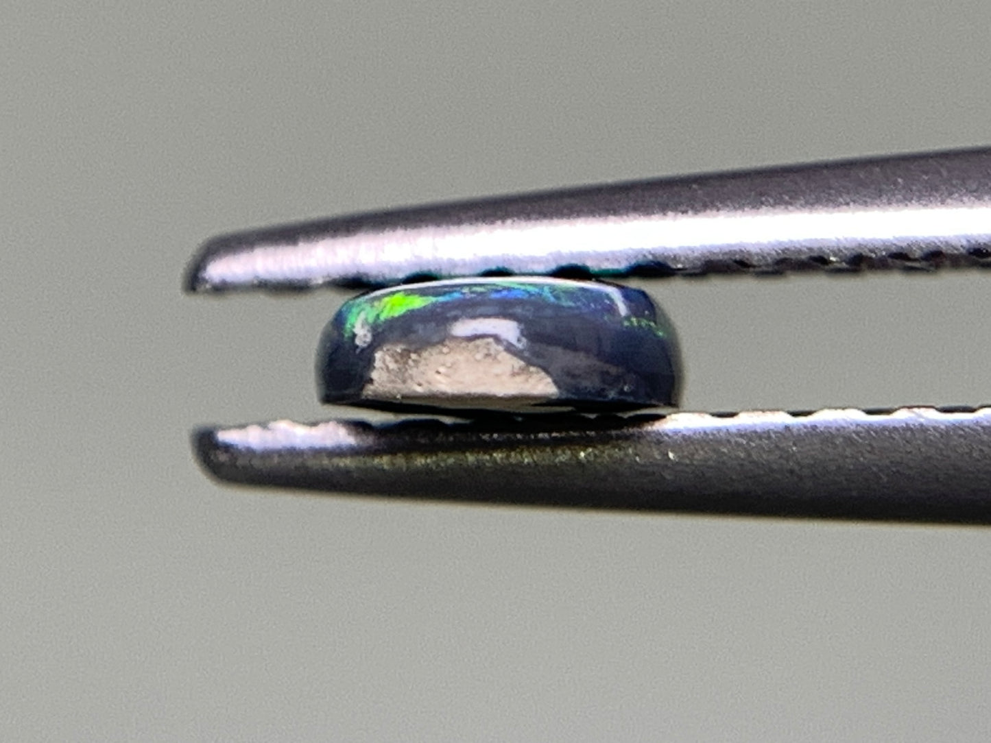 ブラックオパール 0.263ct 宝石ソーティング付き  6.1㎜×4.1㎜×1.4㎜  ルース（ 裸石 ） 2529Y