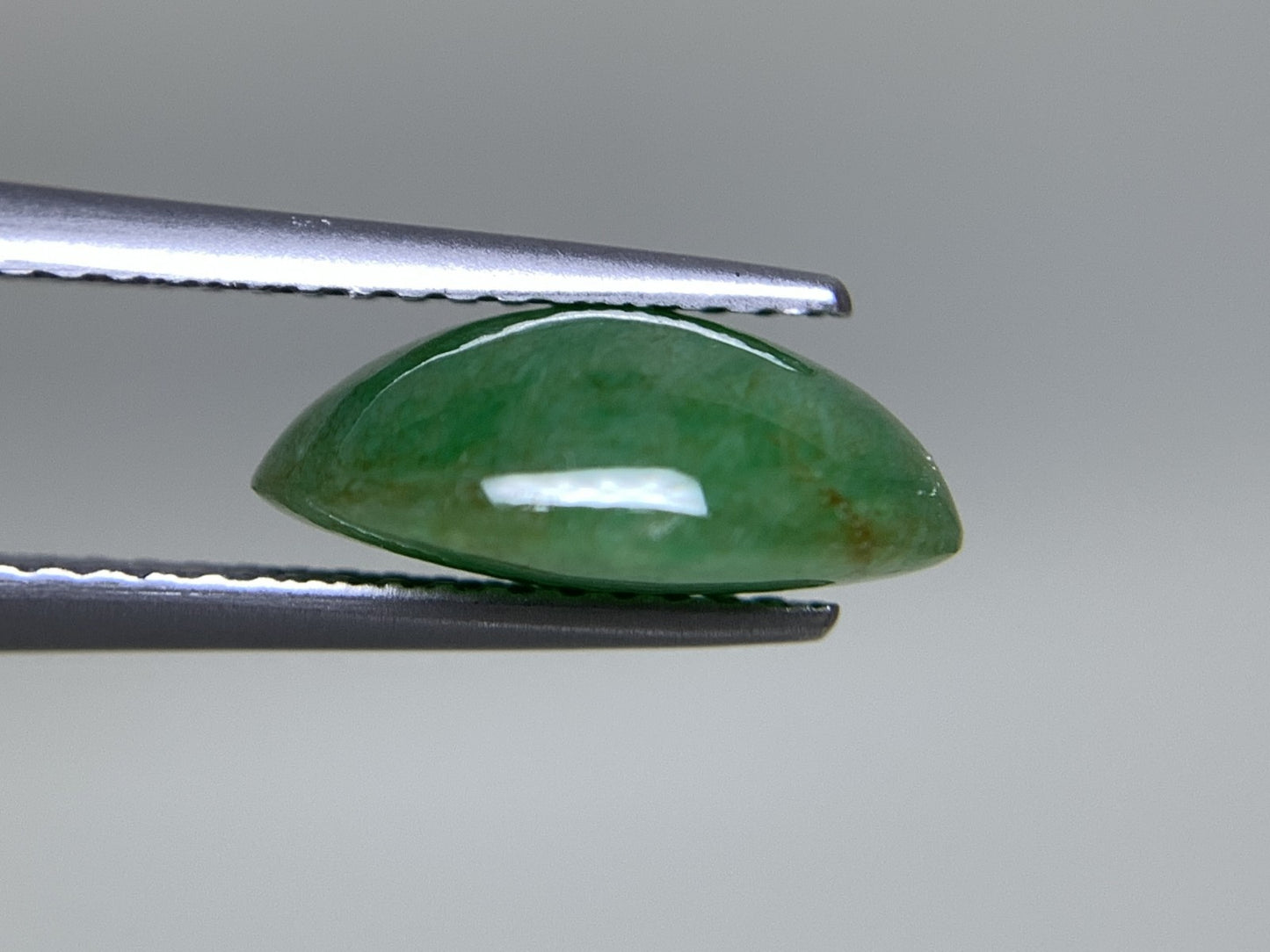 ヒスイ 翡翠 天然 4.438ct 宝石ソーティング付き 11.8㎜×9.7㎜×4.7㎜ ルース（ 裸石 ） 4867Y