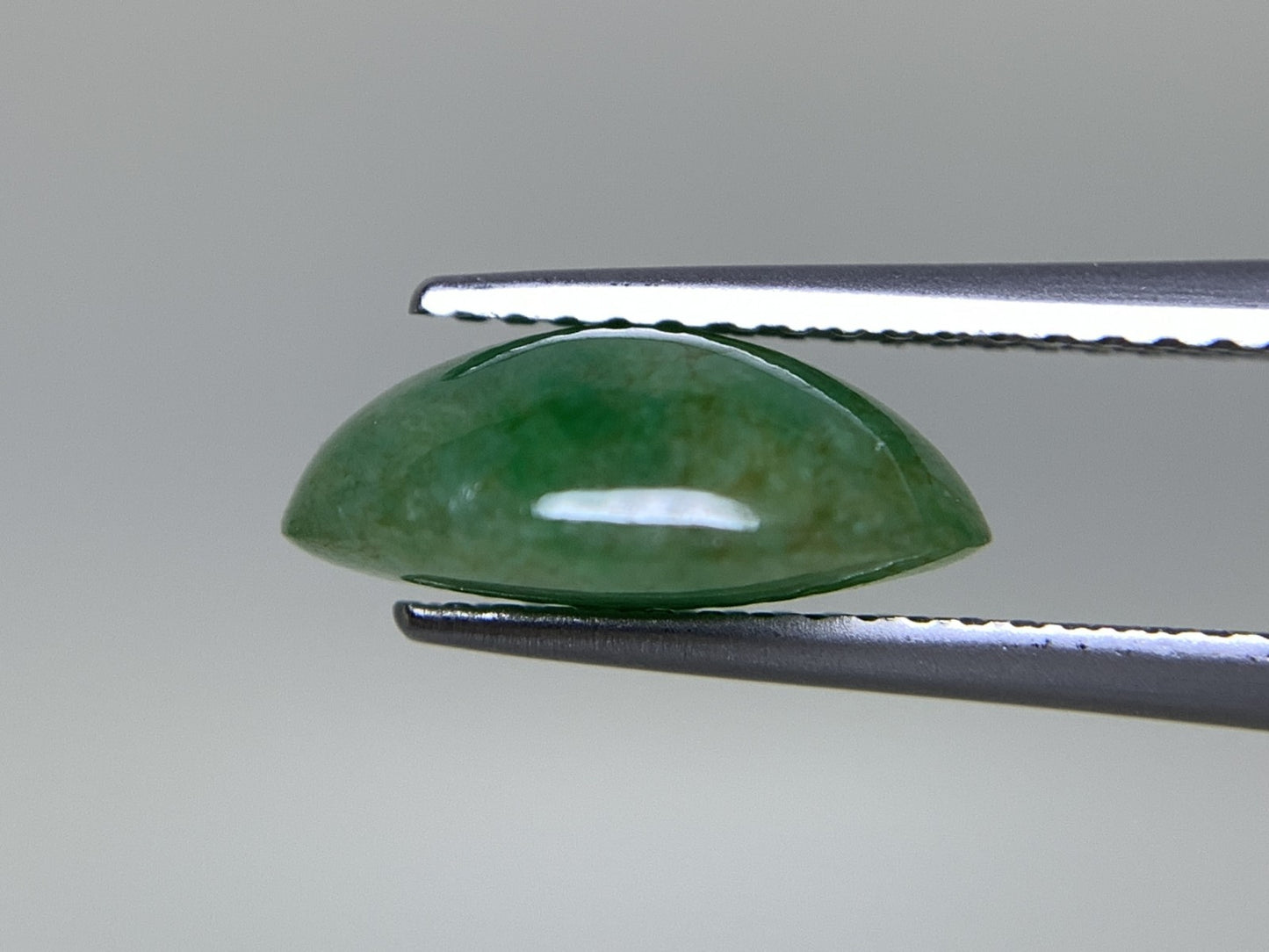 ヒスイ 翡翠 天然 4.438ct 宝石ソーティング付き 11.8㎜×9.7㎜×4.7㎜ ルース（ 裸石 ） 4867Y