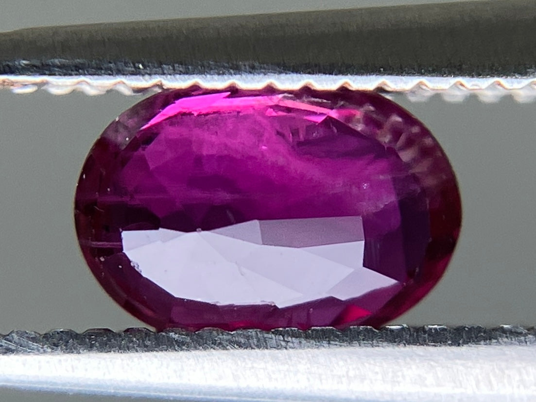 ルビー 天然 0.721ct 中央宝石ソーティング付き 6.40㎜×4.56㎜×2.44㎜ ルース（ 裸石 ） 7343YY