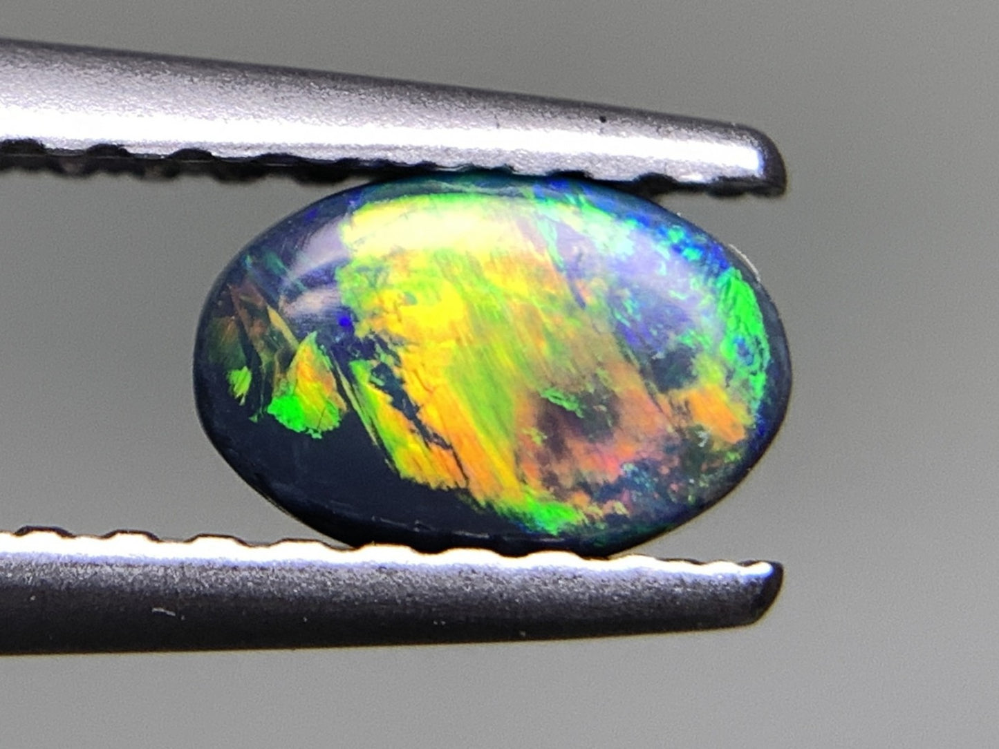 ブラックオパール 0.263ct 宝石ソーティング付き  6.1㎜×4.1㎜×1.4㎜  ルース（ 裸石 ） 2529Y