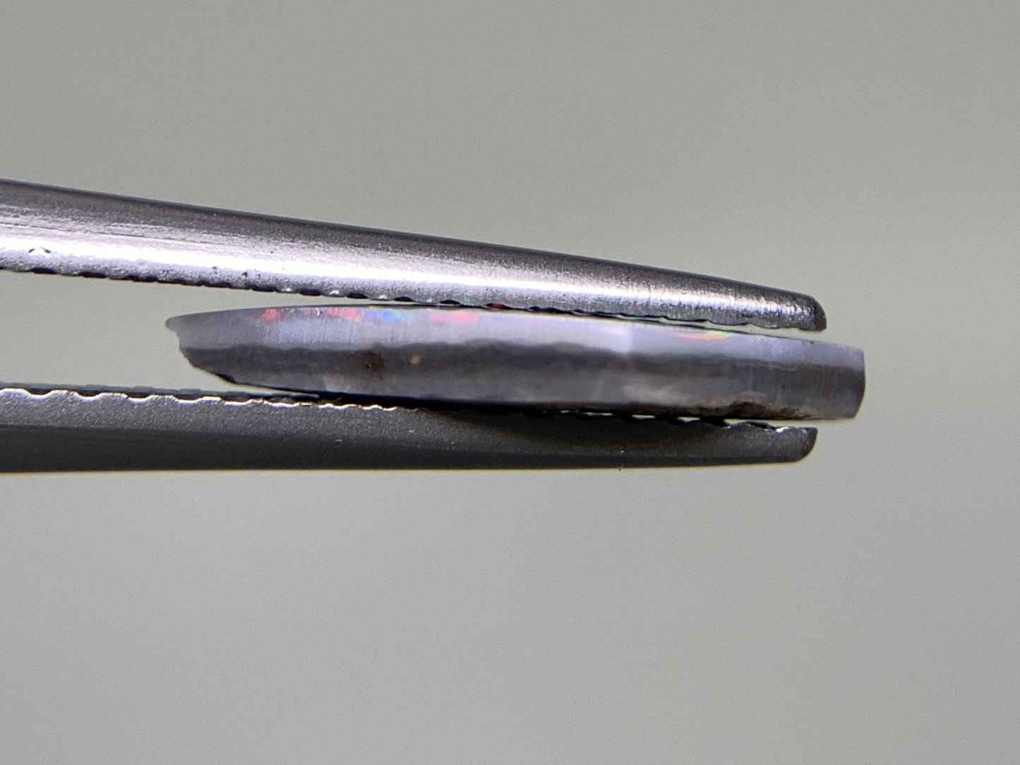 ブラックオパール 0.827ct 宝石ソーティング付き  13.0㎜×7.1㎜×1.8㎜  ルース（ 裸石 ） 2530Y