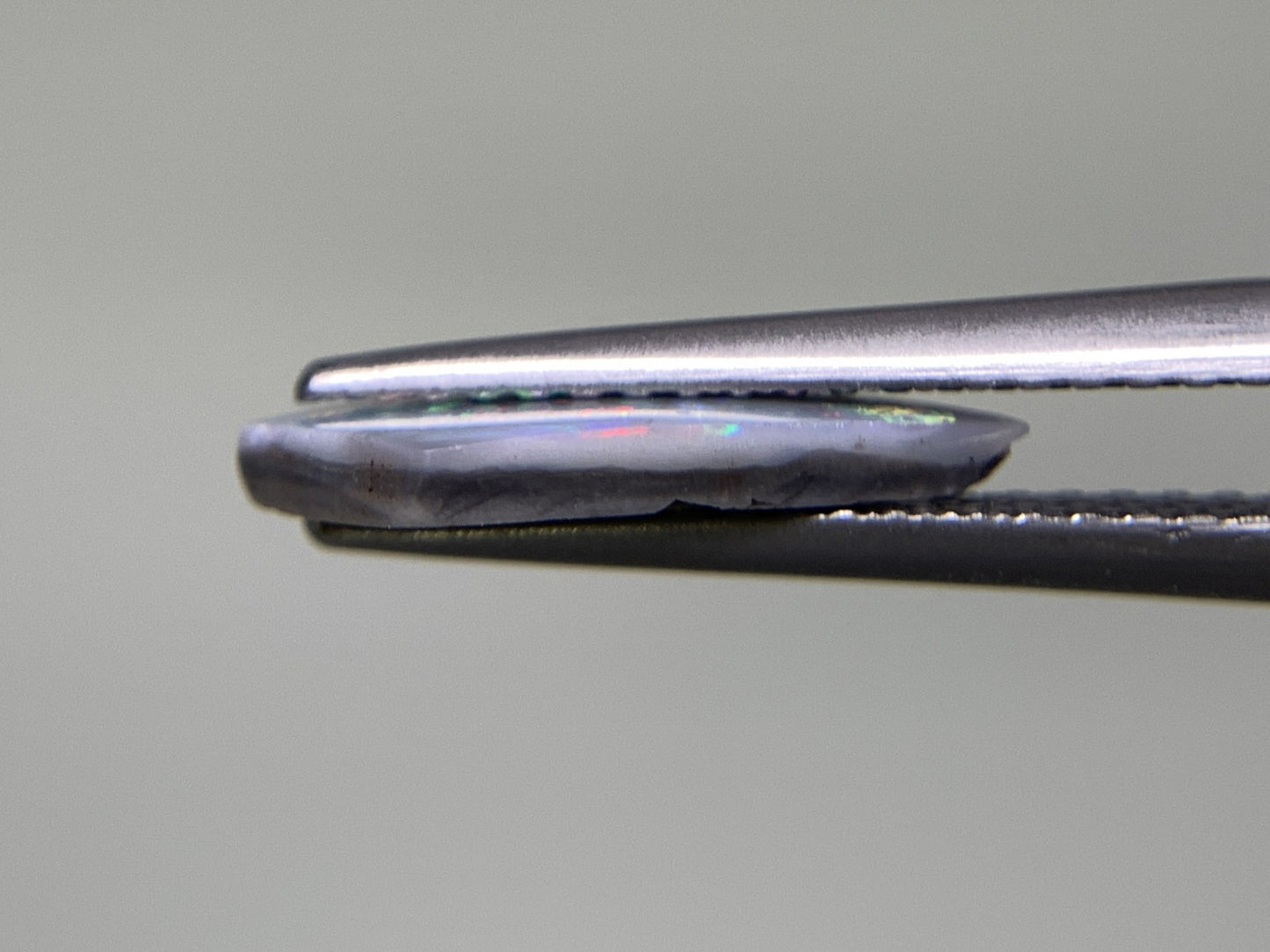 ブラックオパール 0.827ct 宝石ソーティング付き  13.0㎜×7.1㎜×1.8㎜  ルース（ 裸石 ） 2530Y