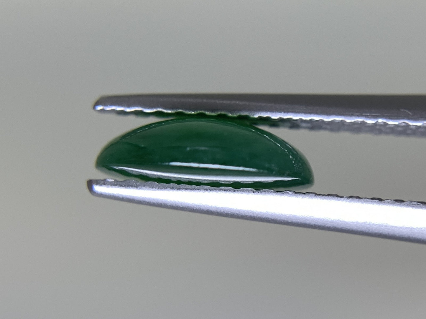 ヒスイ 翡翠  天然  1.637ct  宝石ソーティング付き  9.0㎜×7.1㎜×2.8㎜   ルース（ 裸石 ） 4841Y