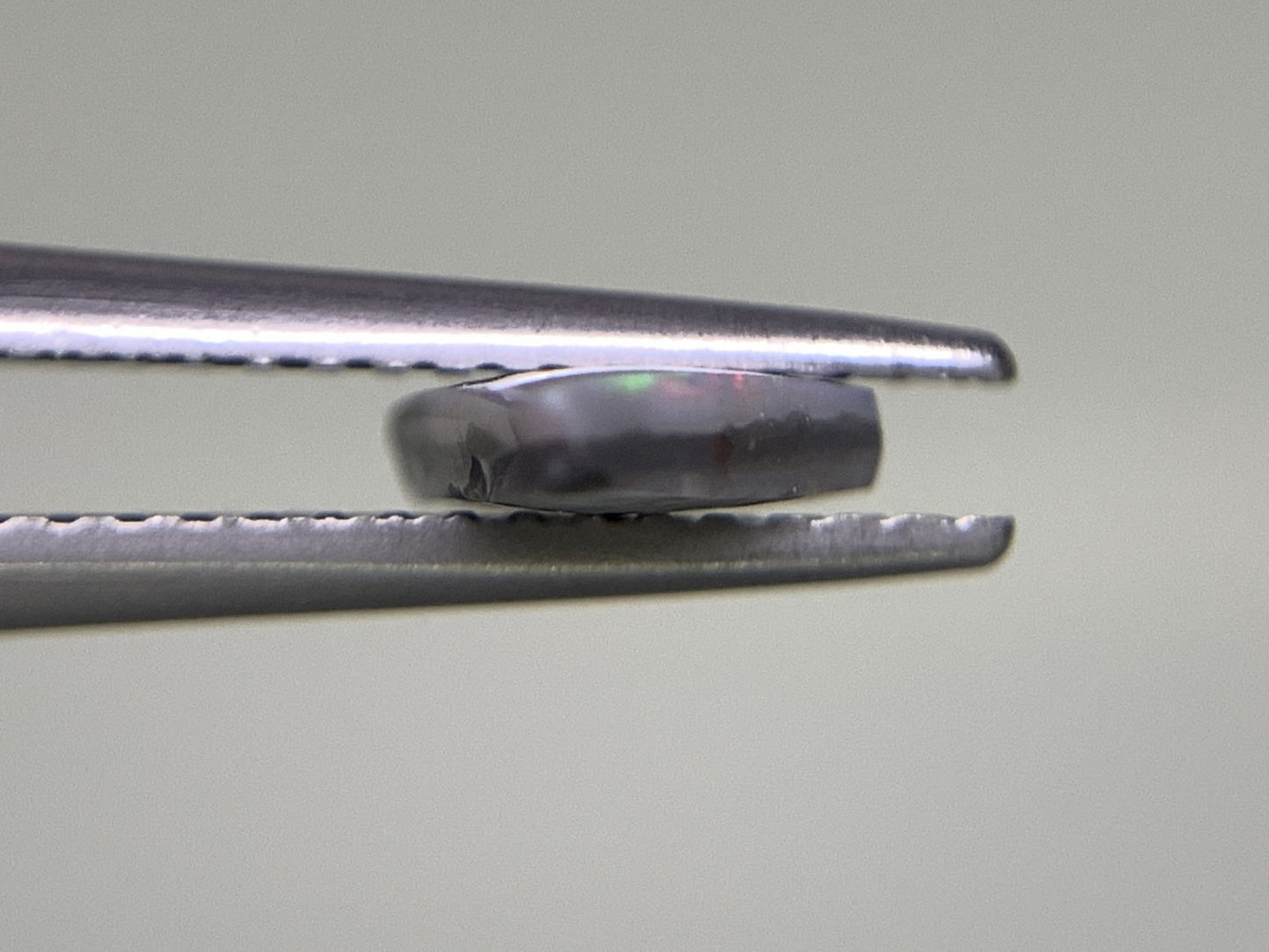 ブラックオパール 0.827ct 宝石ソーティング付き  13.0㎜×7.1㎜×1.8㎜  ルース（ 裸石 ） 2530Y