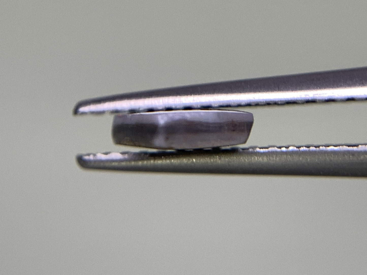 ブラックオパール 0.827ct 宝石ソーティング付き  13.0㎜×7.1㎜×1.8㎜  ルース（ 裸石 ） 2530Y