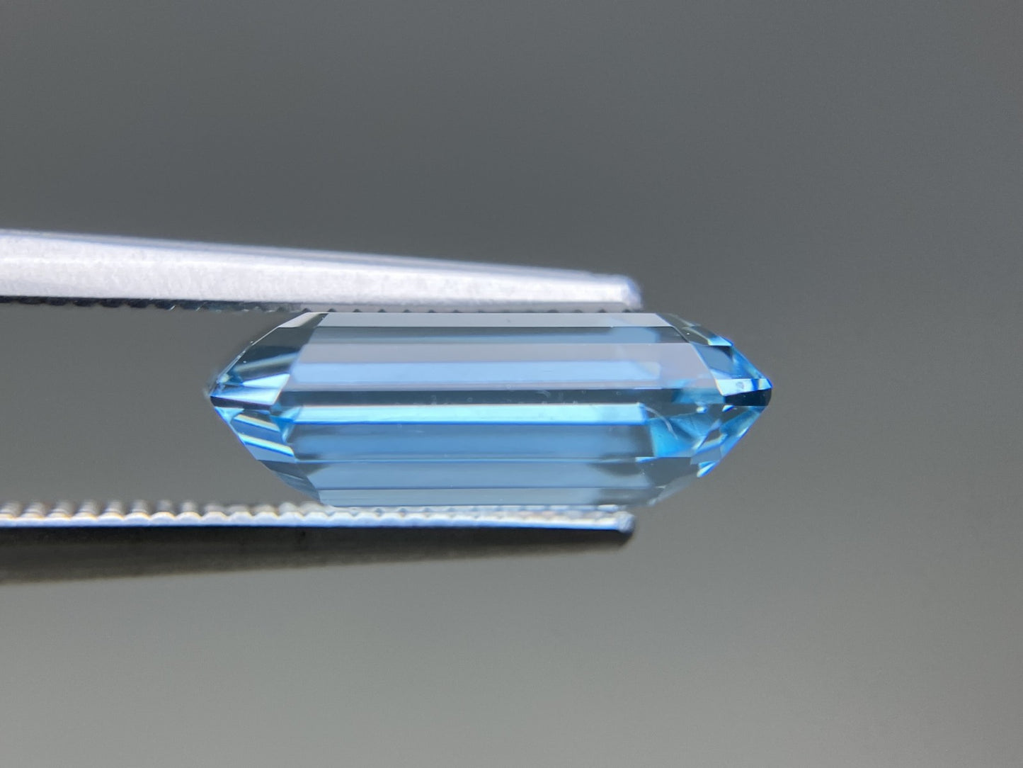 アクアマリン 天然 4.260ct 中央宝石ソーティング付き 13.01㎜×8.18㎜×4.83㎜ ルース（ 裸石 ） 7369YY