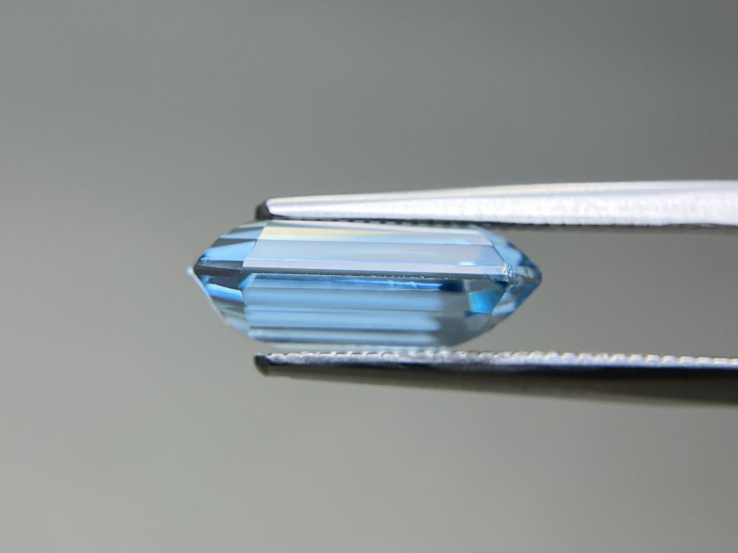 アクアマリン 天然 4.260ct 中央宝石ソーティング付き 13.01㎜×8.18㎜×4.83㎜ ルース（ 裸石 ） 7369YY