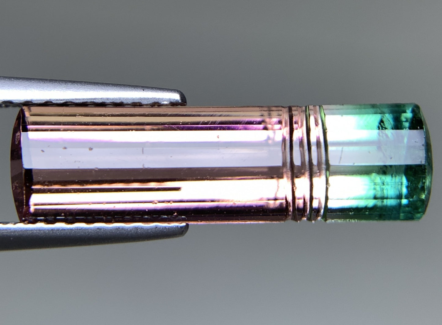パーティカラードトルマリン 天然 4.120ct 中央宝石ソーティング付き 19.20㎜×5.49㎜×4.23㎜ ルース（ 裸石 ） 6812Y