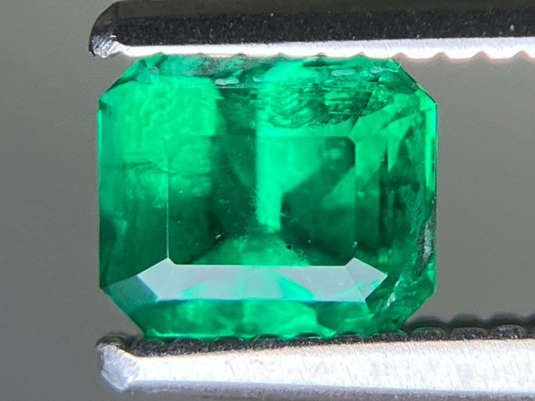 エメラルド 天然 0.601ct 宝石ソーティング付き 5.0㎜×4.2㎜×3.6㎜ ルース（ 裸石 ） 7388YY