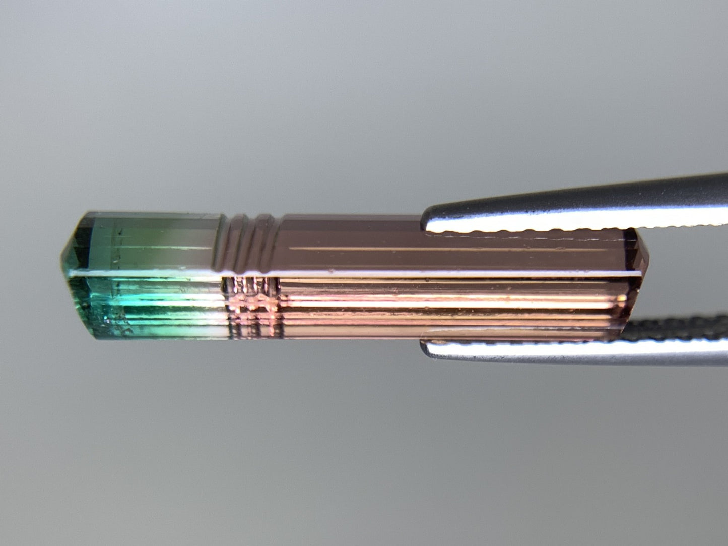 パーティカラードトルマリン 天然 4.120ct 中央宝石ソーティング付き 19.20㎜×5.49㎜×4.23㎜ ルース（ 裸石 ） 6812Y