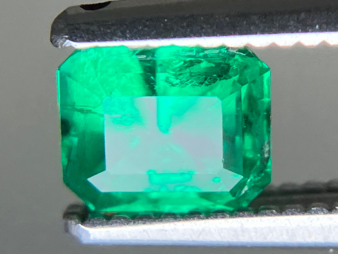 エメラルド 天然 0.601ct 宝石ソーティング付き 5.0㎜×4.2㎜×3.6㎜ ルース（ 裸石 ） 7388YY