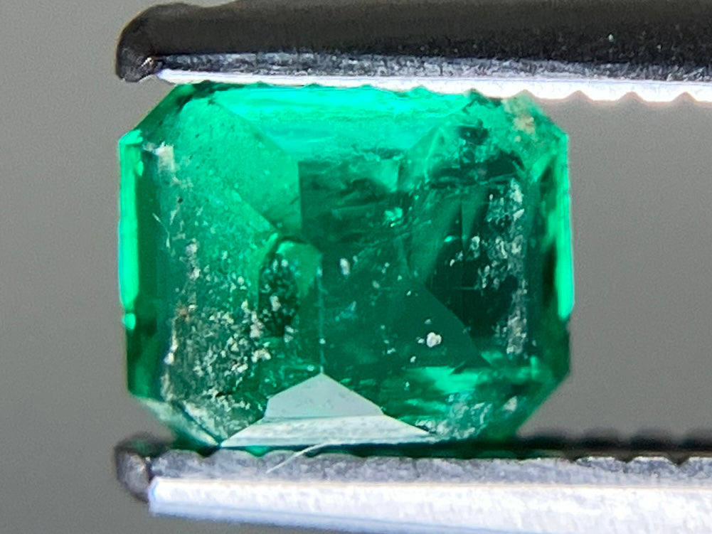 エメラルド 天然 0.601ct 宝石ソーティング付き 5.0㎜×4.2㎜×3.6㎜ ルース（ 裸石 ） 7388YY