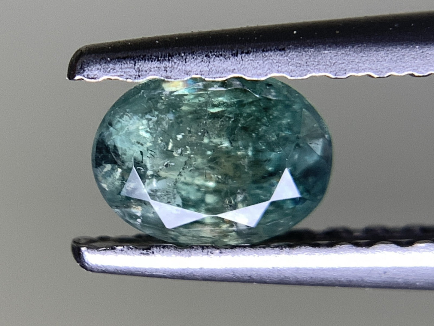 アレキサンドライト 天然  0.402ct  中央宝石ソーティング付き  5.14㎜×3.95㎜×2.51㎜  ルース（ 裸石 ） 5903Y
