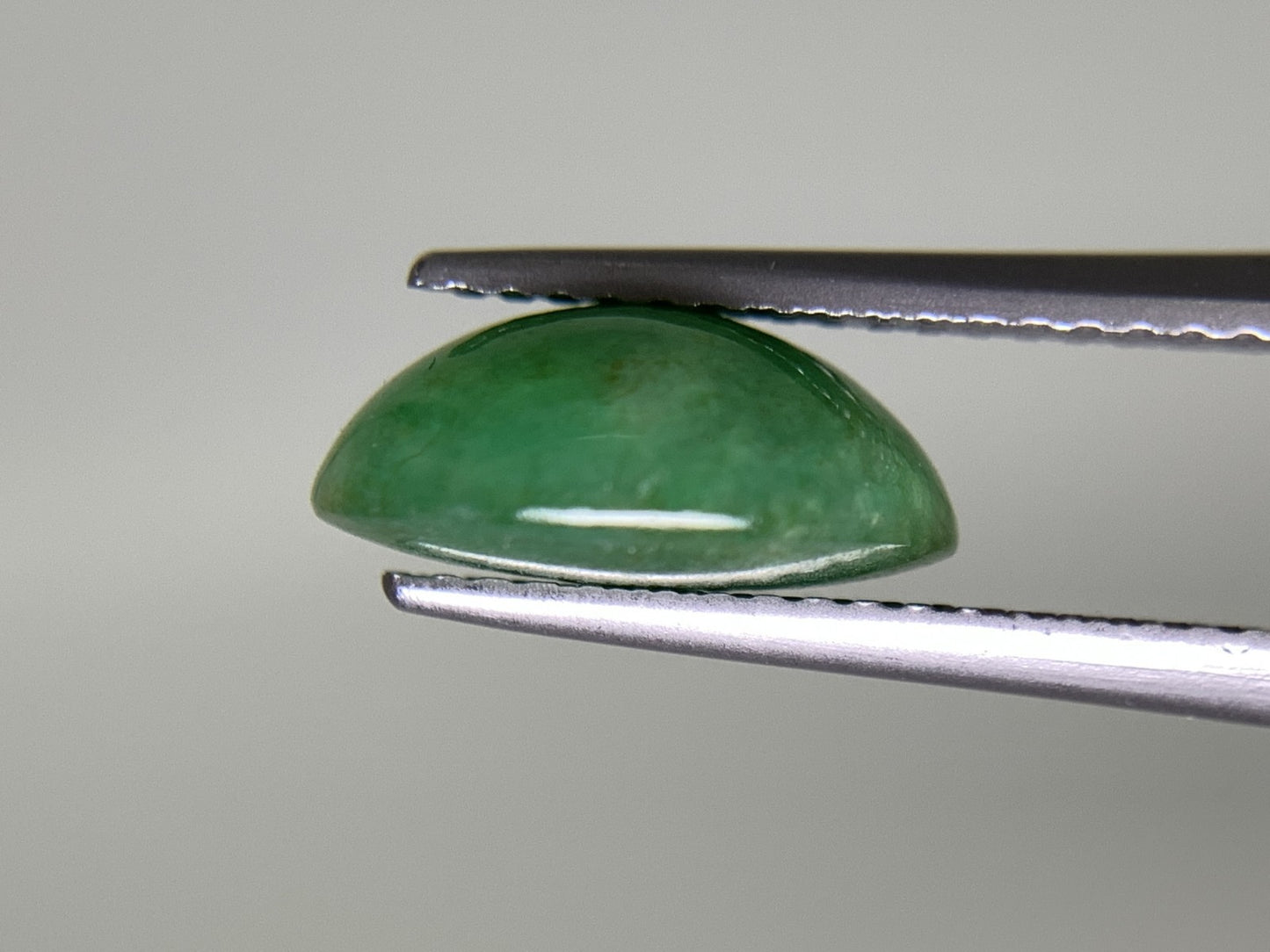 ヒスイ 翡翠　 天然 4.243ct 宝石ソーティング付き 11.1㎜×9.3㎜×4.8㎜ ルース（ 裸石 ） 4973Y