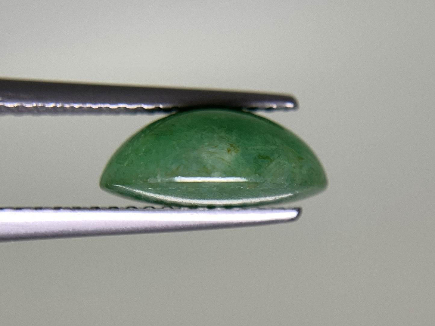 ヒスイ 翡翠　 天然 4.243ct 宝石ソーティング付き 11.1㎜×9.3㎜×4.8㎜ ルース（ 裸石 ） 4973Y