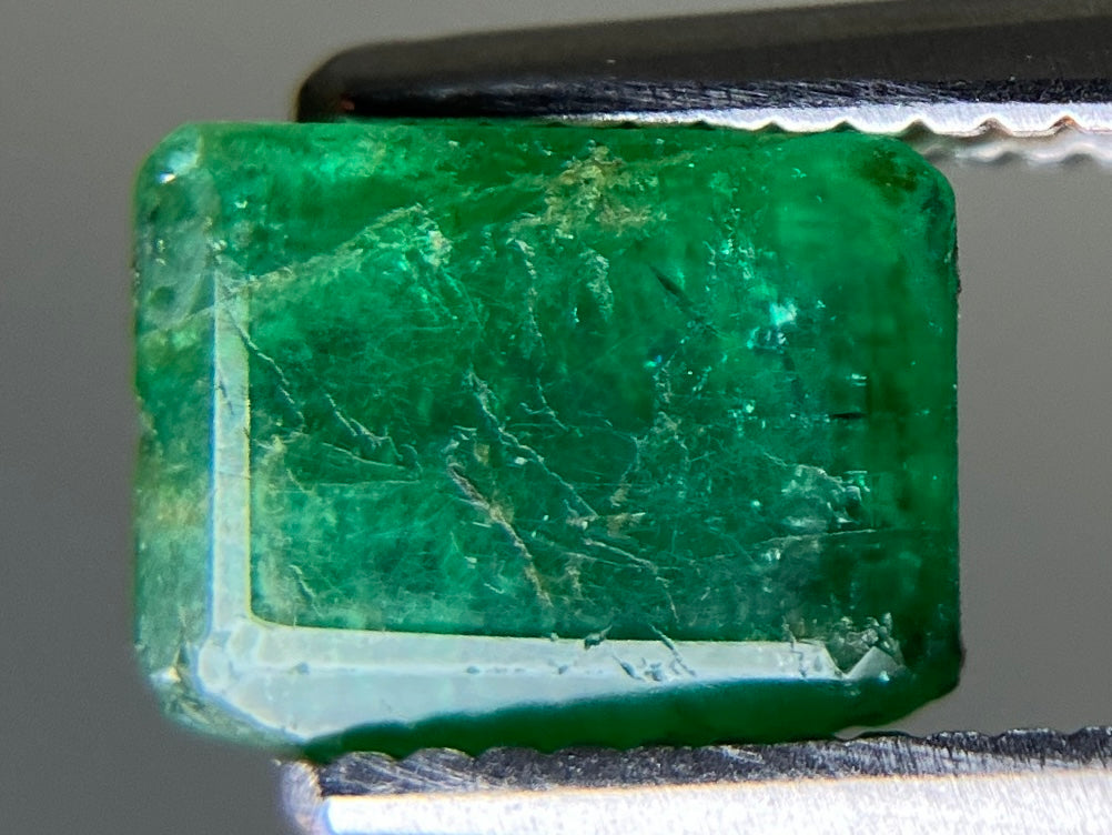 エメラルド 天然 0.920ct 宝石ソーティング付き 6.5㎜×5.0㎜×3.0㎜ ルース（ 裸石 ） 7459YY