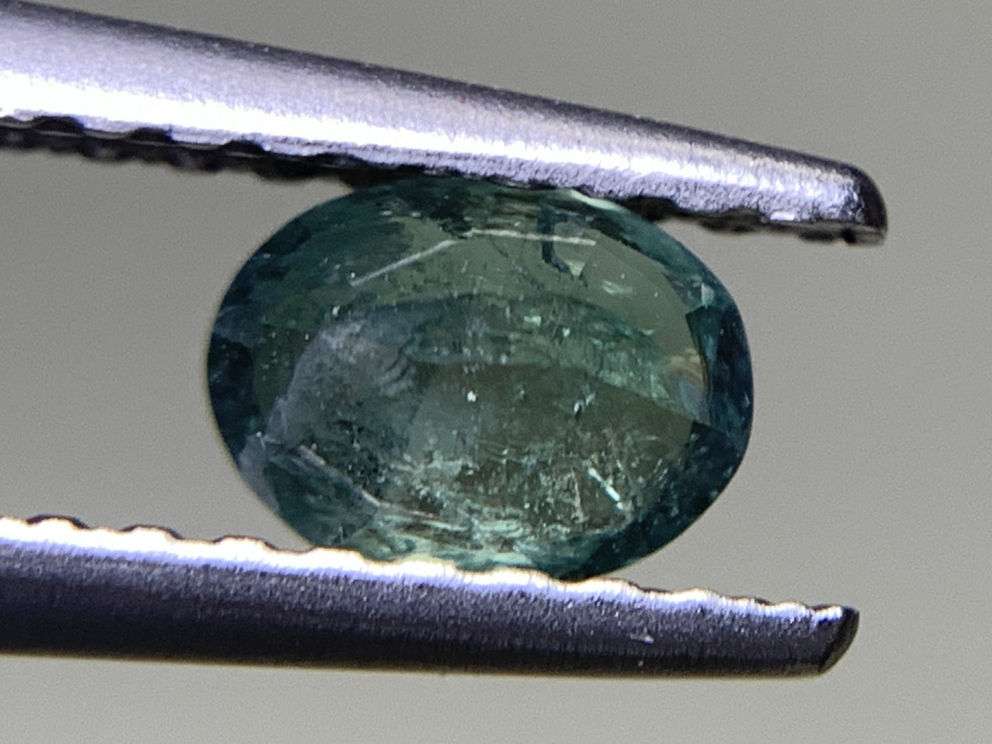 アレキサンドライト 天然  0.402ct  中央宝石ソーティング付き  5.14㎜×3.95㎜×2.51㎜  ルース（ 裸石 ） 5903Y