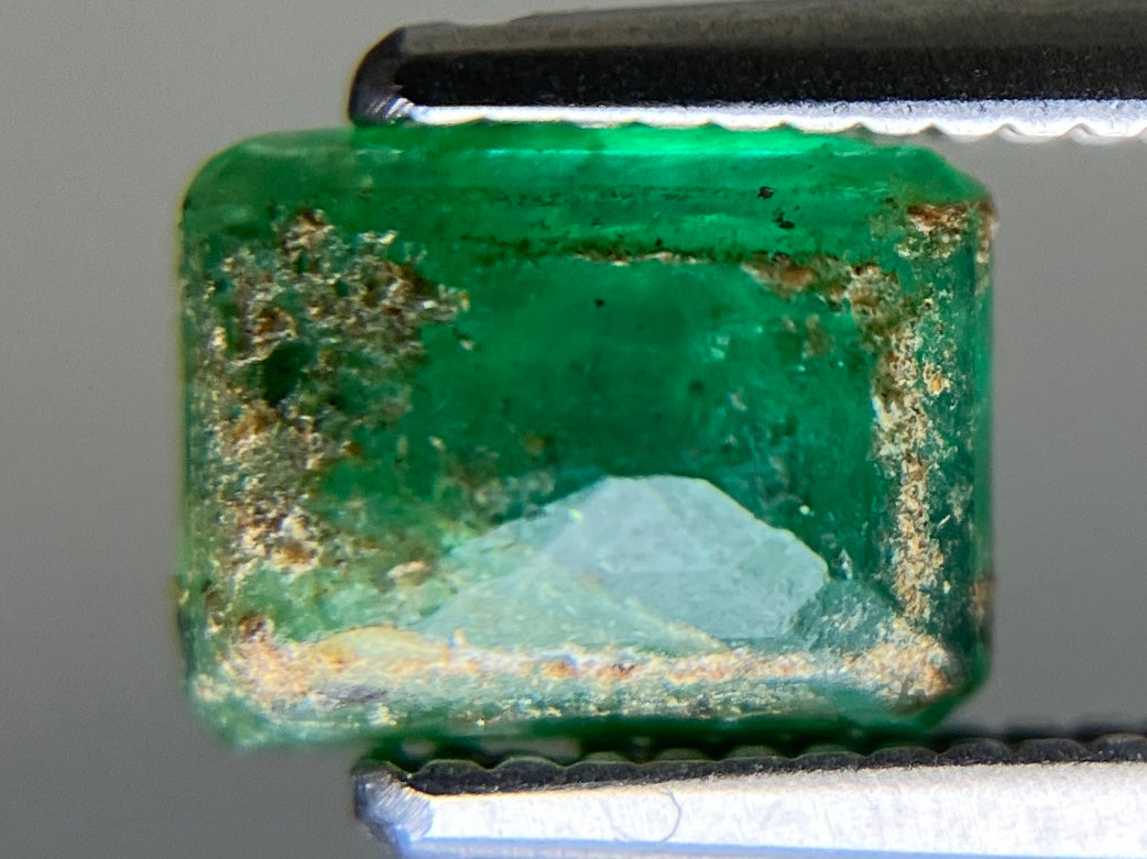 エメラルド 天然 0.920ct 宝石ソーティング付き 6.5㎜×5.0㎜×3.0㎜ ルース（ 裸石 ） 7459YY