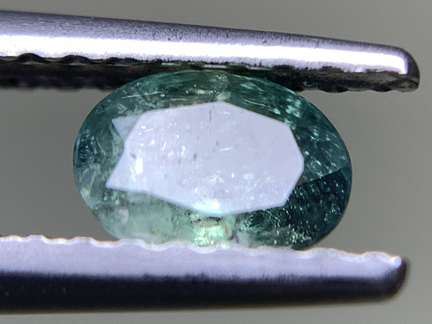 アレキサンドライト 天然  0.402ct  中央宝石ソーティング付き  5.14㎜×3.95㎜×2.51㎜  ルース（ 裸石 ） 5903Y