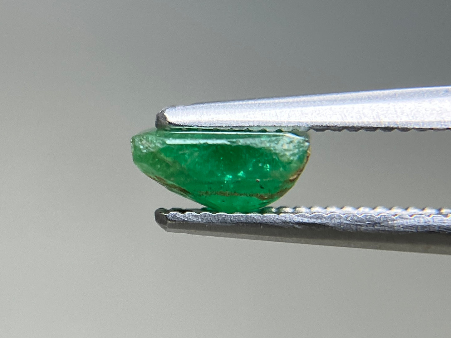 エメラルド 天然 0.920ct 宝石ソーティング付き 6.5㎜×5.0㎜×3.0㎜ ルース（ 裸石 ） 7459YY