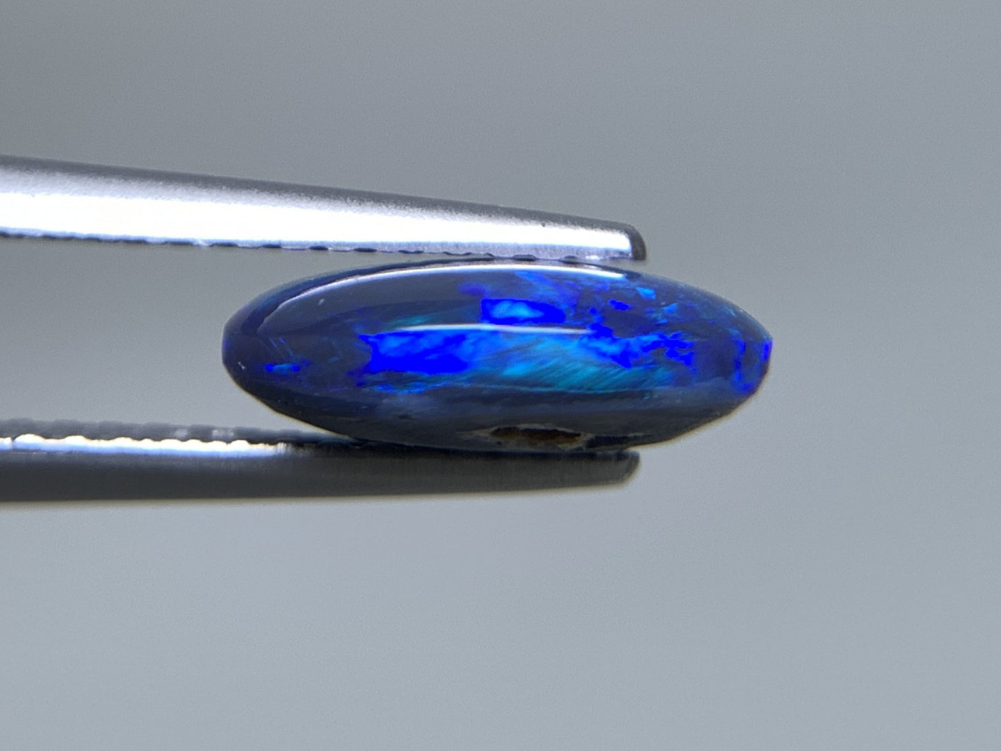 ブラックオパール 天然 1.564ct 中央宝石ソーティング付き 10.1㎜×7.3㎜×3.5㎜ ルース（ 裸石 ） 6833Y