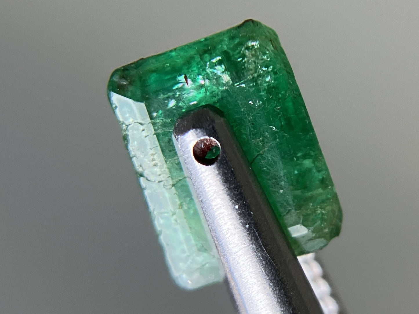 エメラルド 天然 0.920ct 宝石ソーティング付き 6.5㎜×5.0㎜×3.0㎜ ルース（ 裸石 ） 7459YY
