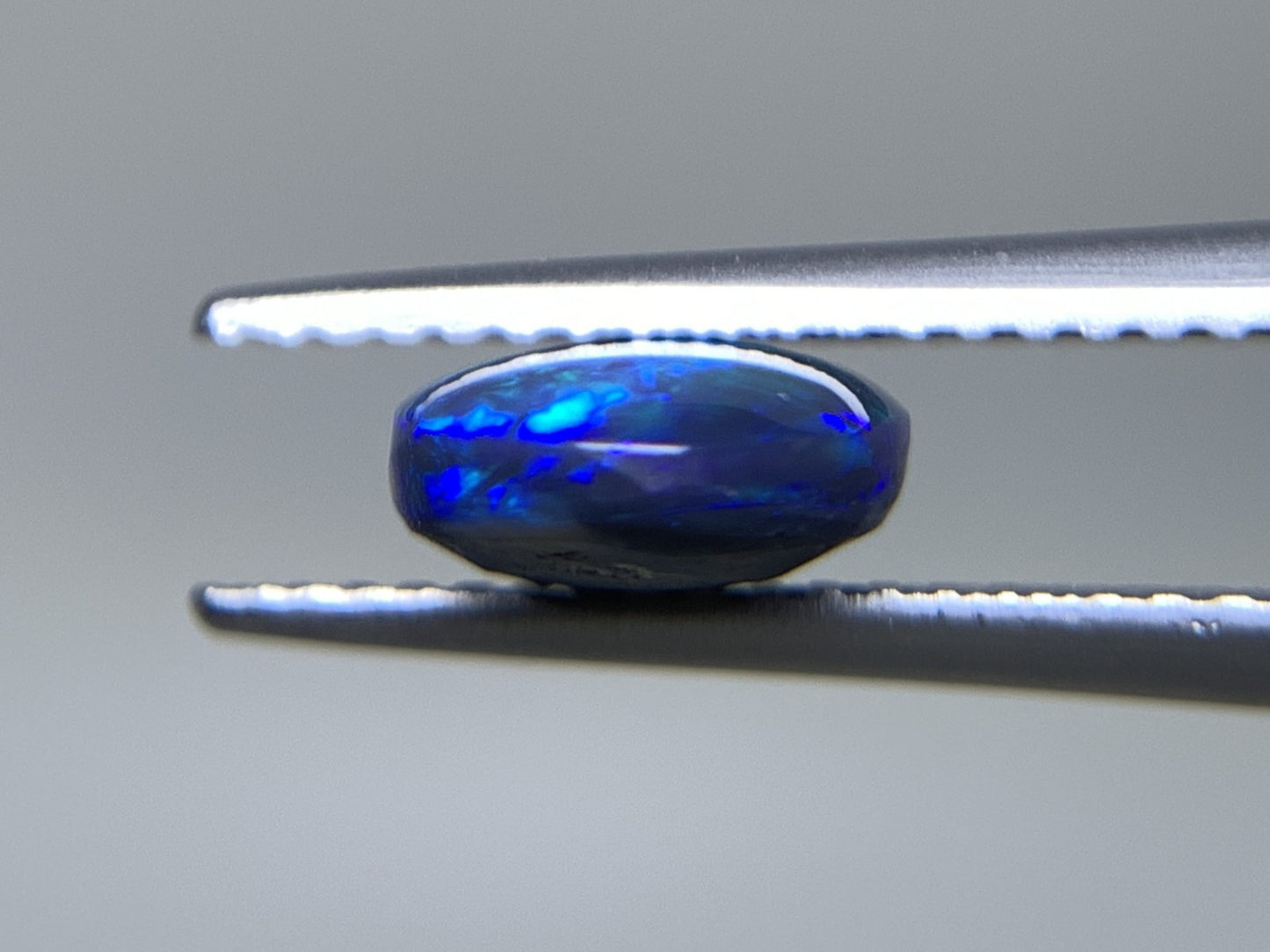 ブラックオパール 天然 1.564ct 中央宝石ソーティング付き 10.1㎜×7.3㎜×3.5㎜ ルース（ 裸石 ） 6833Y