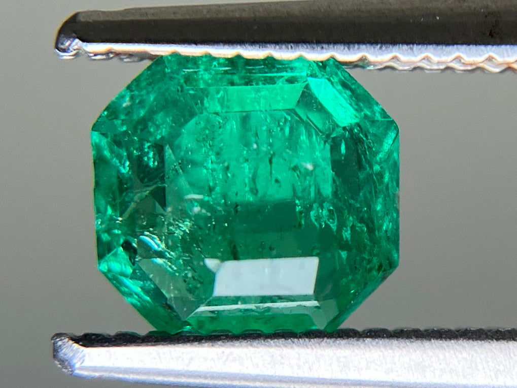 エメラルド 天然 0.694ct 宝石ソーティング付き 5.8㎜×5.5㎜×2.7㎜ ルース（ 裸石 ） 7381YY