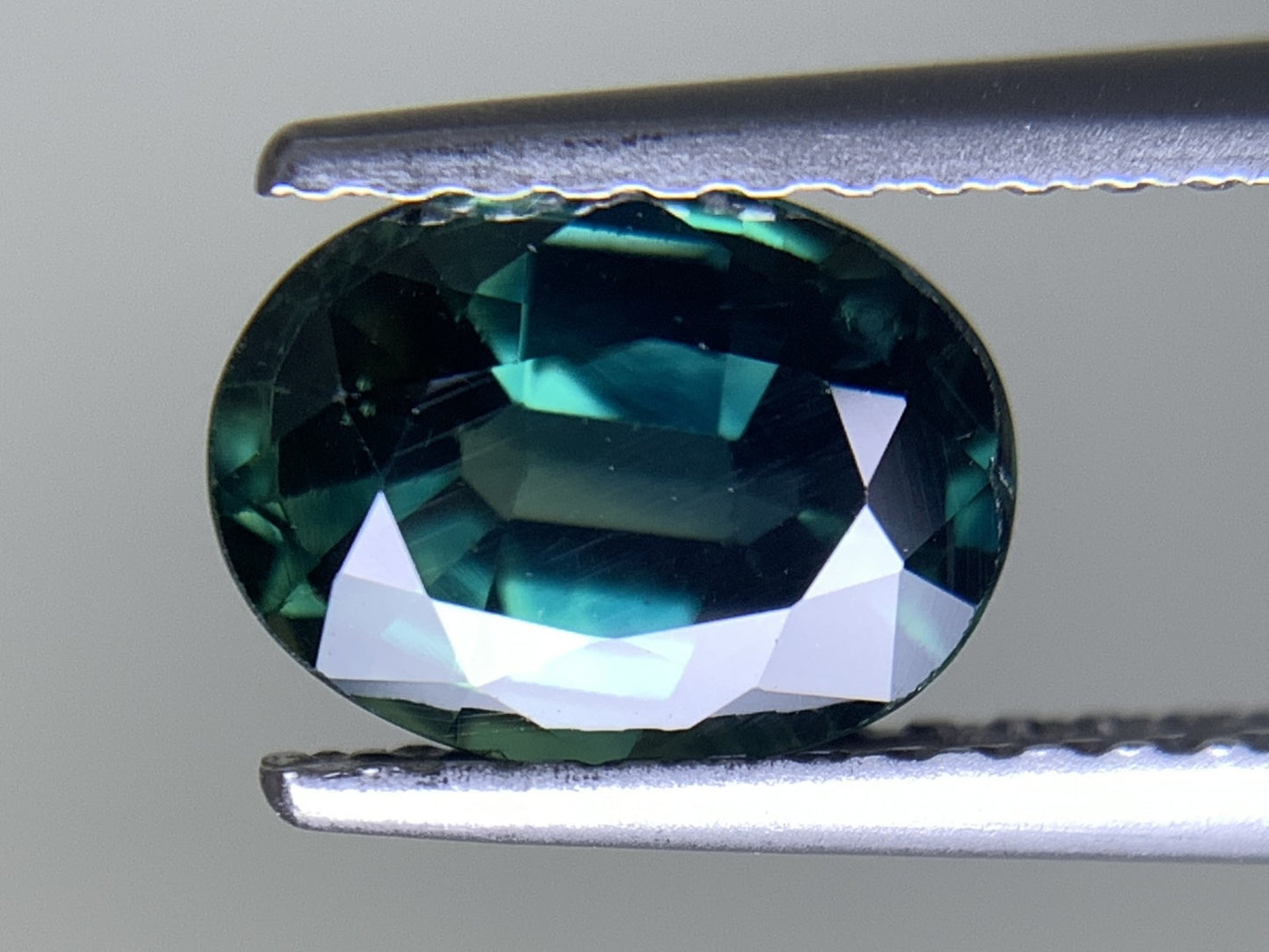 サファイア 天然  1.617ct  中央宝石ソーティング付き  7.84㎜×5.86㎜×3.83㎜  ルース（ 裸石 ） 5848Y