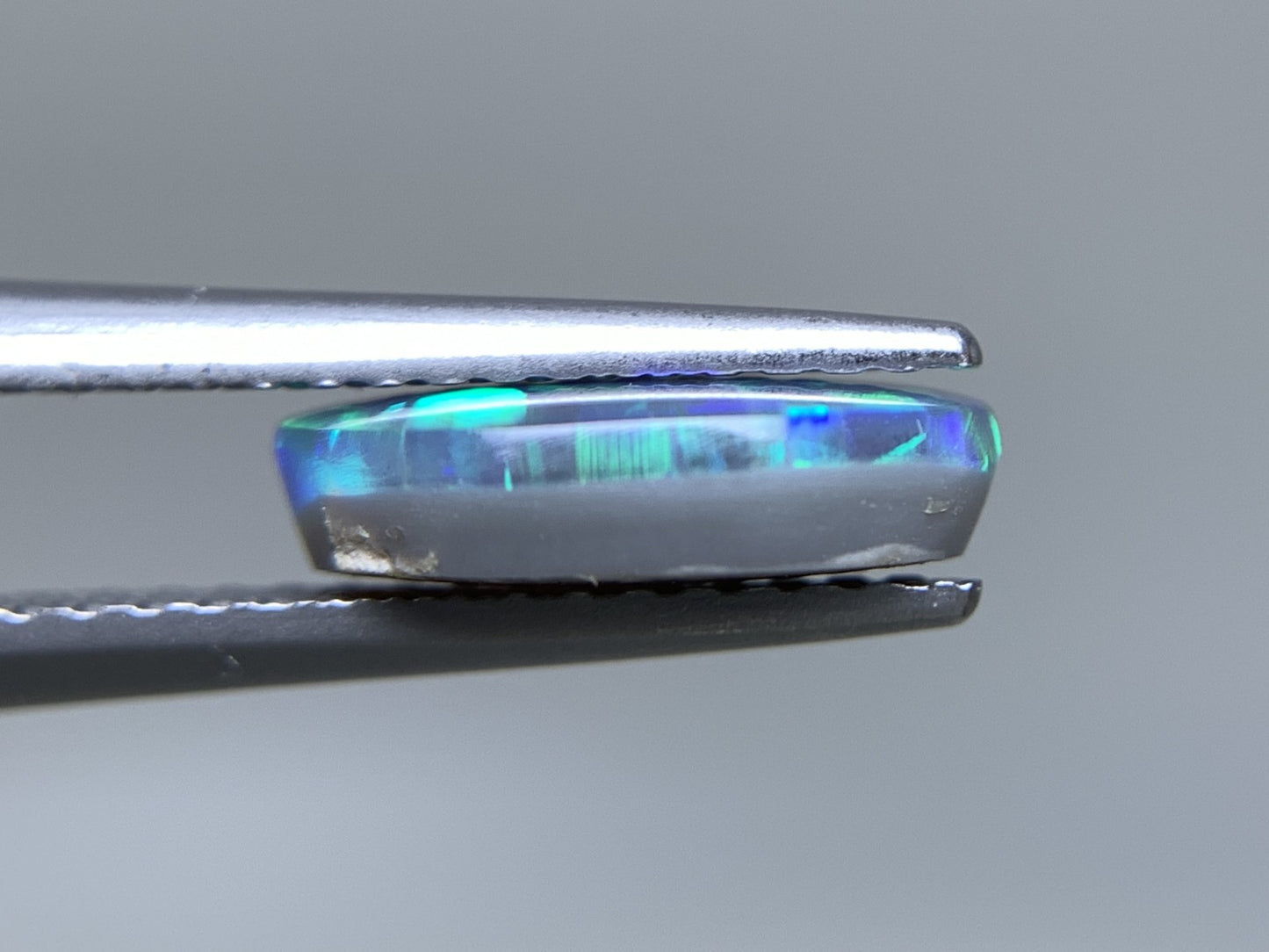 ブラックオパール 天然 1.461ct 中央宝石ソーティング付き 10.3㎜×6.9㎜×2.9㎜ ルース（ 裸石 ） 6837Y
