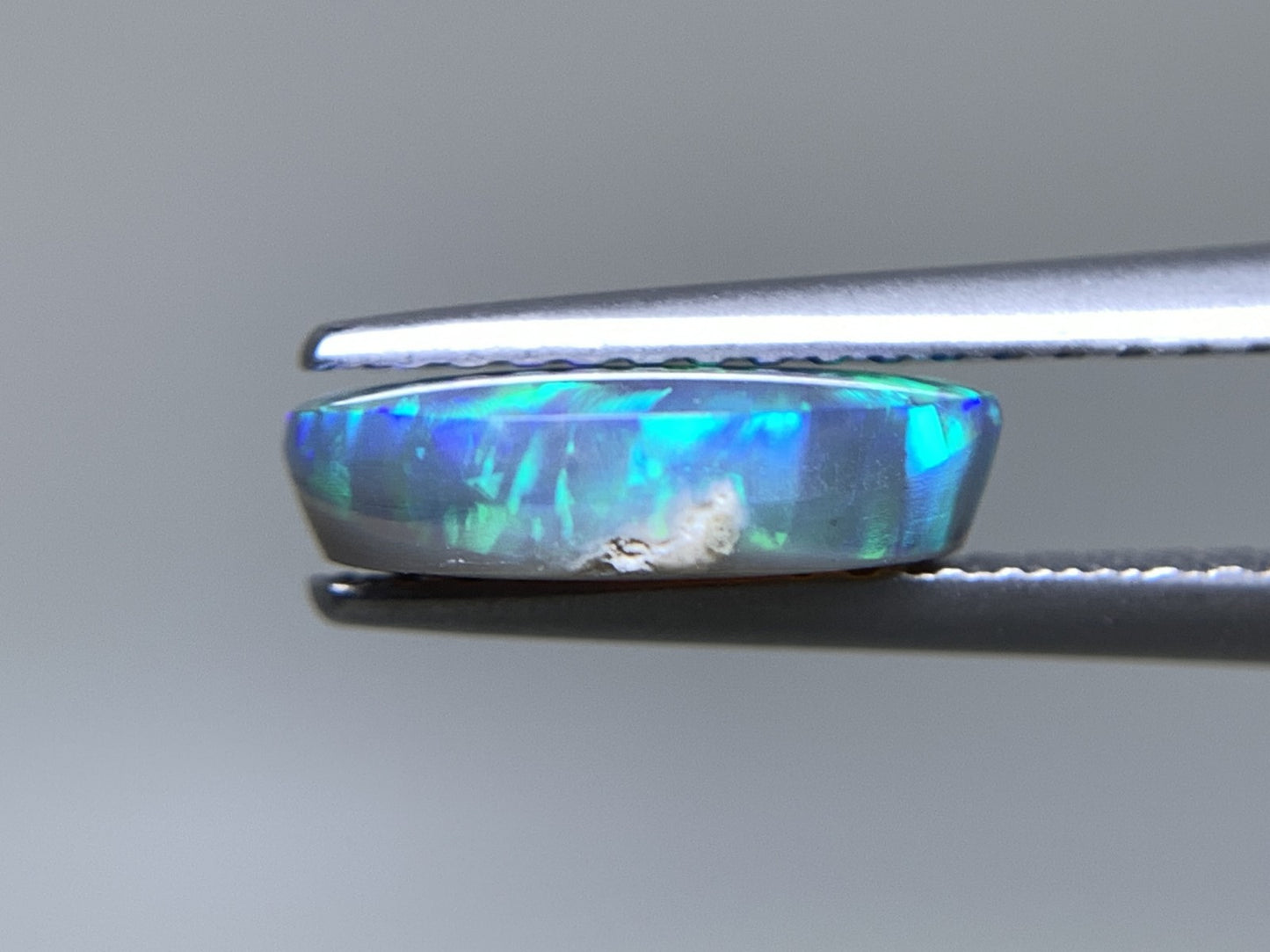 ブラックオパール 天然 1.461ct 中央宝石ソーティング付き 10.3㎜×6.9㎜×2.9㎜ ルース（ 裸石 ） 6837Y