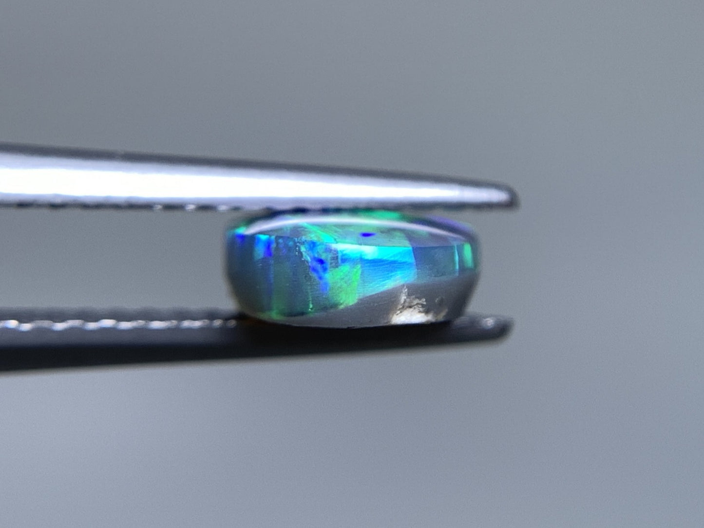 ブラックオパール 天然 1.461ct 中央宝石ソーティング付き 10.3㎜×6.9㎜×2.9㎜ ルース（ 裸石 ） 6837Y