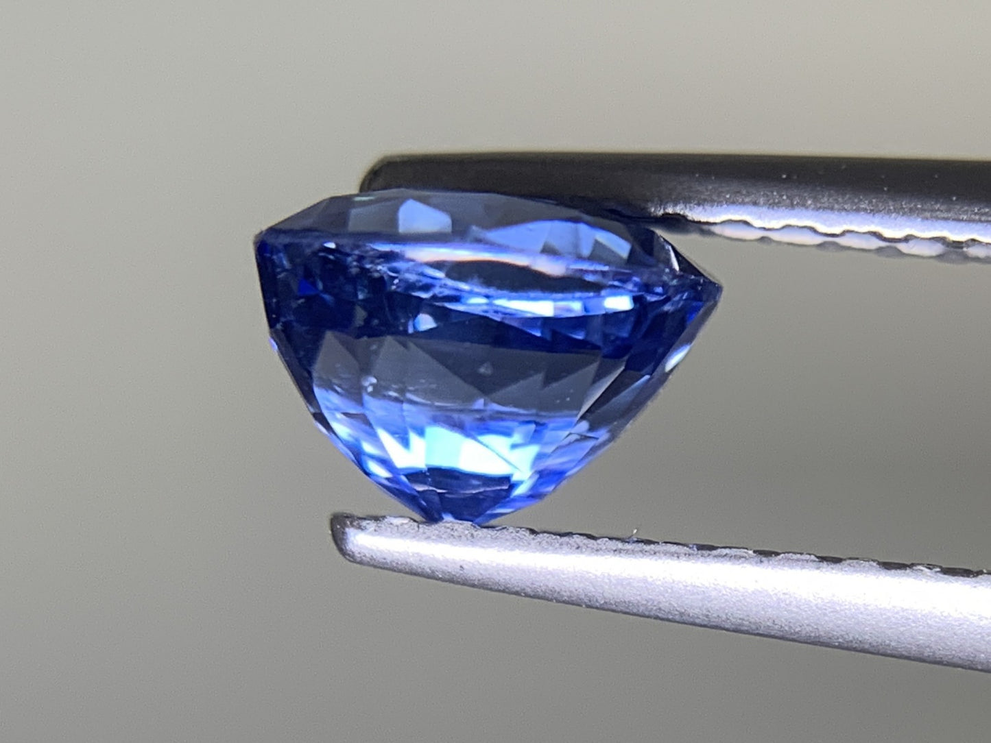 サファイア  1.55ct  GIA宝石鑑別書付き  Madagascar  No heat  6.56㎜×6.26㎜×4.55㎜  ルース（ 裸石 ）   1704Y