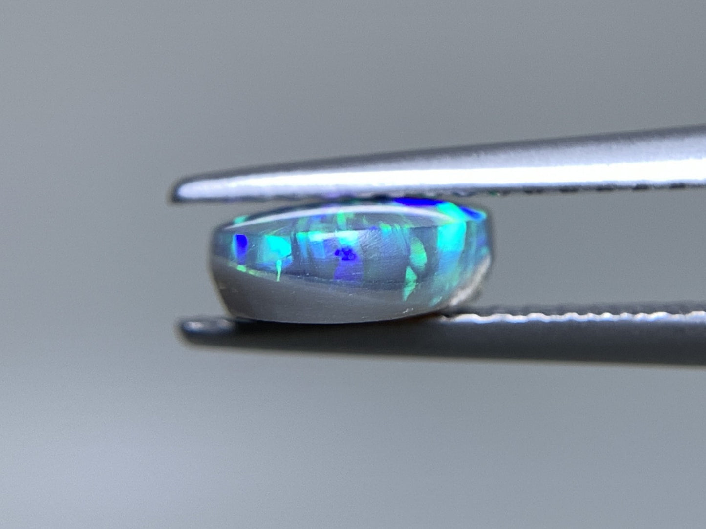 ブラックオパール 天然 1.461ct 中央宝石ソーティング付き 10.3㎜×6.9㎜×2.9㎜ ルース（ 裸石 ） 6837Y