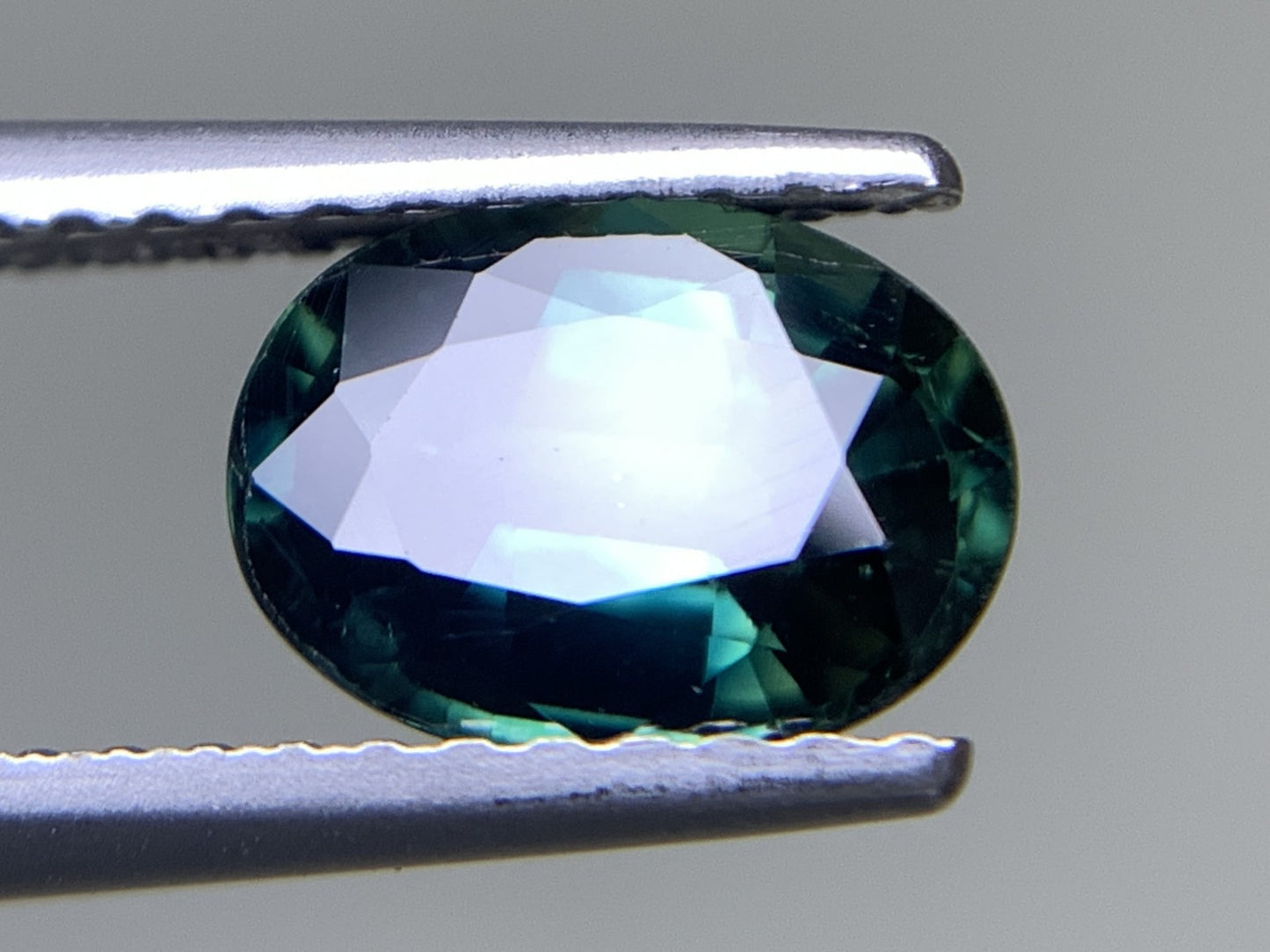 サファイア 天然  1.617ct  中央宝石ソーティング付き  7.84㎜×5.86㎜×3.83㎜  ルース（ 裸石 ） 5848Y