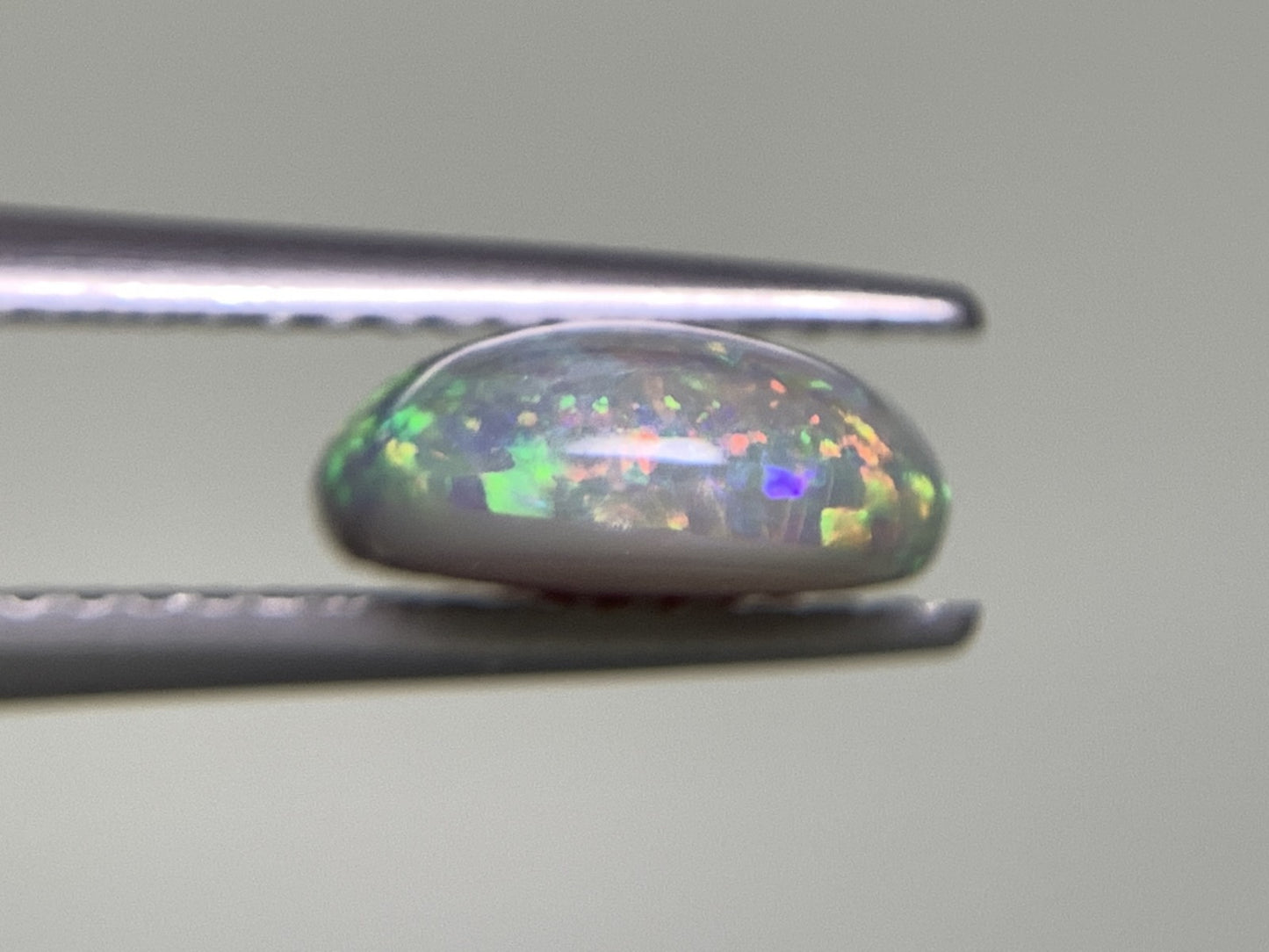 ブラックオパール 1.911ct 宝石ソーティング付き  8.9㎜×9.4㎜×3.7㎜  ルース（ 裸石 ） 2470Y
