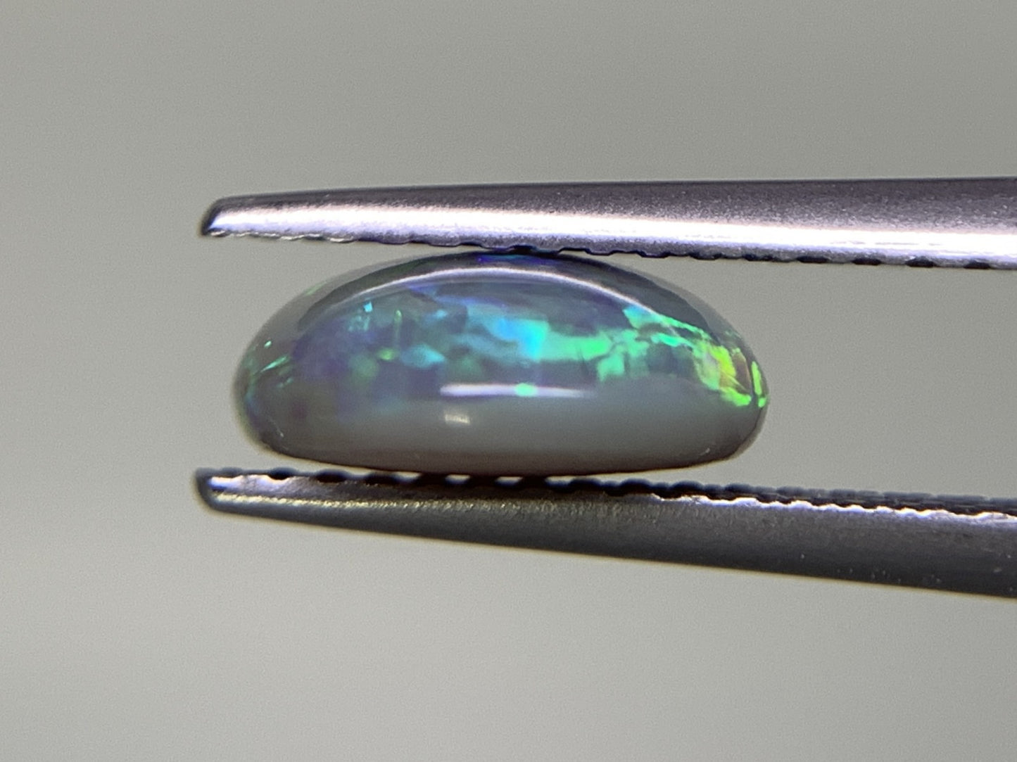ブラックオパール 1.911ct 宝石ソーティング付き  8.9㎜×9.4㎜×3.7㎜  ルース（ 裸石 ） 2470Y