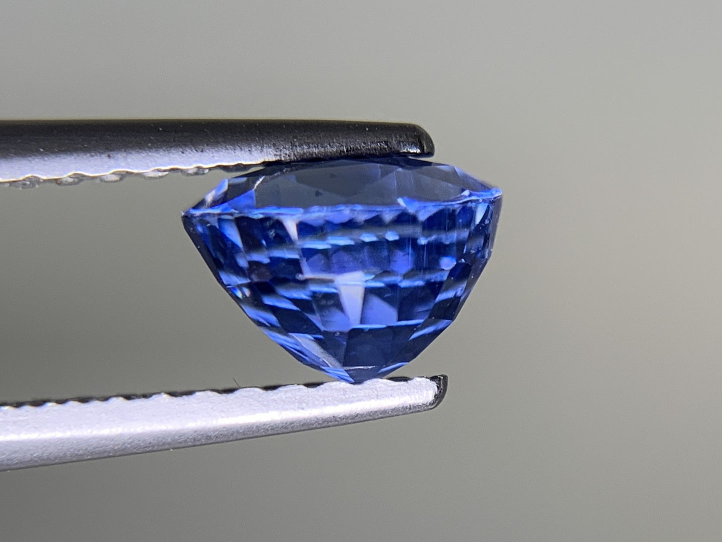 サファイア  1.55ct  GIA宝石鑑別書付き  Madagascar  No heat  6.56㎜×6.26㎜×4.55㎜  ルース（ 裸石 ）   1704Y