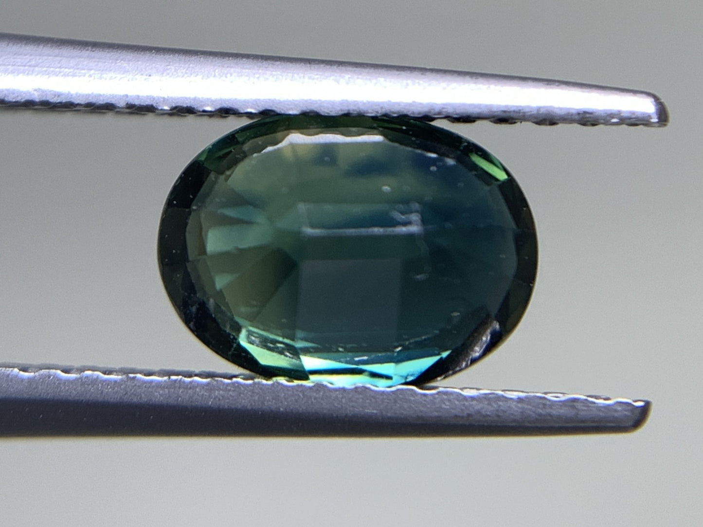 サファイア 天然  1.617ct  中央宝石ソーティング付き  7.84㎜×5.86㎜×3.83㎜  ルース（ 裸石 ） 5848Y