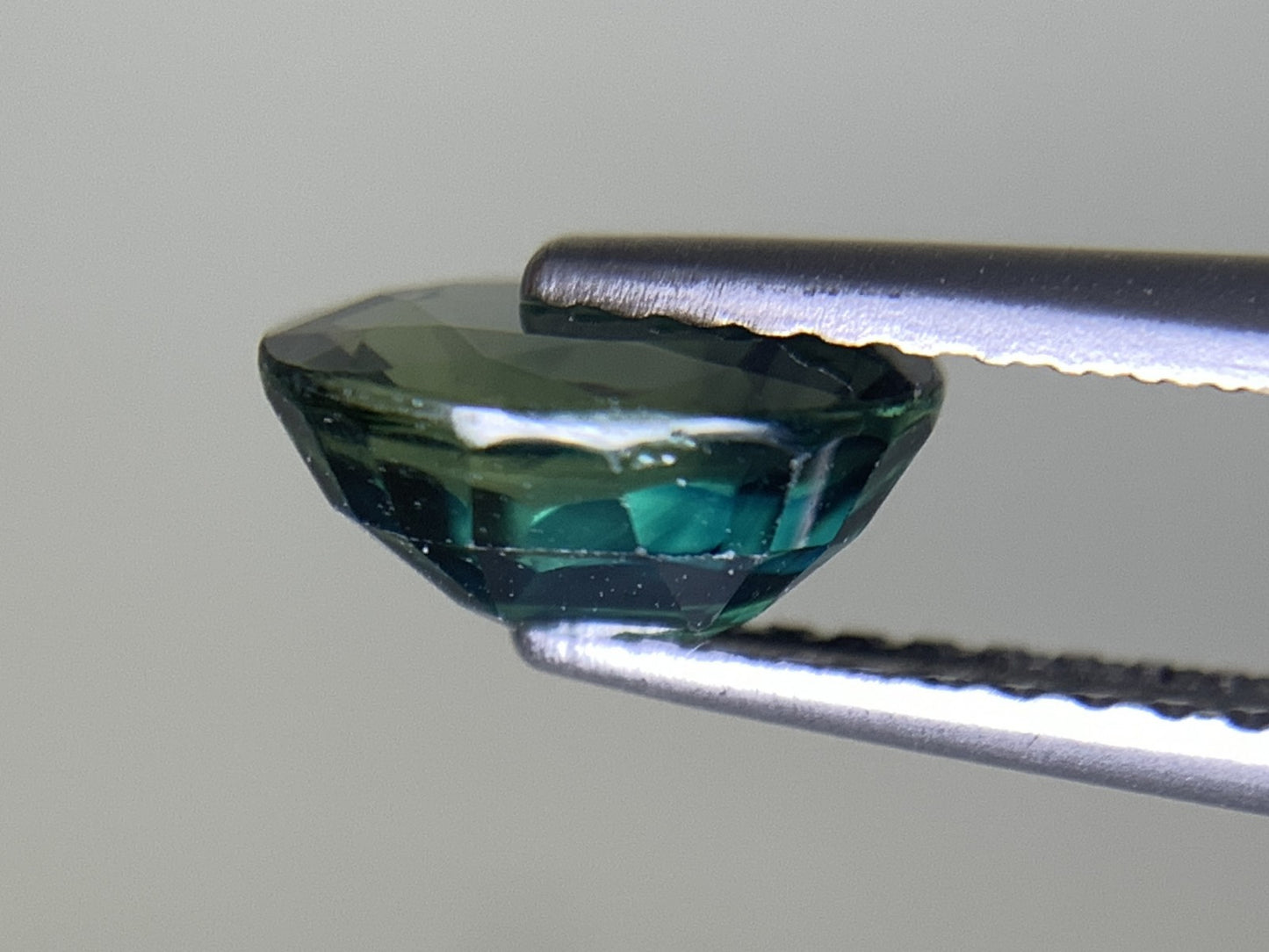 サファイア 天然  1.617ct  中央宝石ソーティング付き  7.84㎜×5.86㎜×3.83㎜  ルース（ 裸石 ） 5848Y