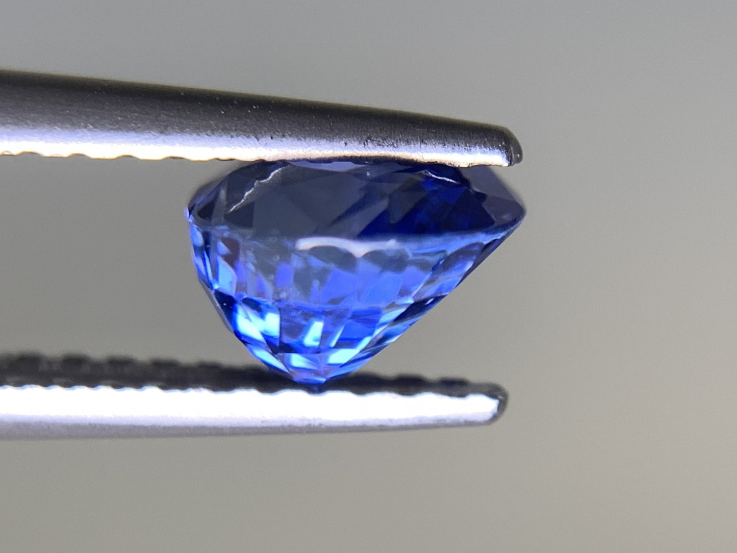 サファイア  1.55ct  GIA宝石鑑別書付き  Madagascar  No heat  6.56㎜×6.26㎜×4.55㎜  ルース（ 裸石 ）   1704Y