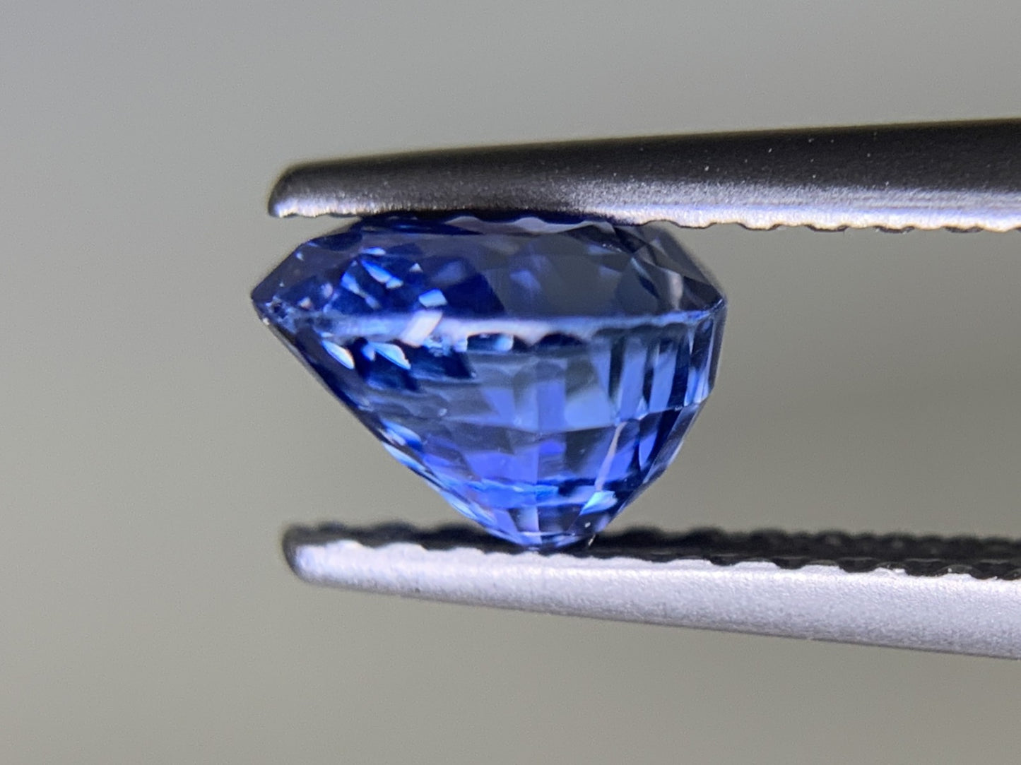 サファイア  1.55ct  GIA宝石鑑別書付き  Madagascar  No heat  6.56㎜×6.26㎜×4.55㎜  ルース（ 裸石 ）   1704Y