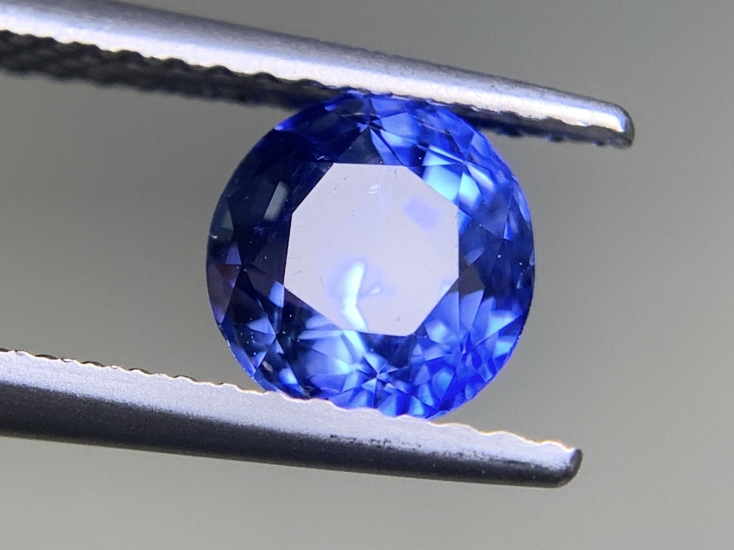 サファイア  1.55ct  GIA宝石鑑別書付き  Madagascar  No heat  6.56㎜×6.26㎜×4.55㎜  ルース（ 裸石 ）   1704Y