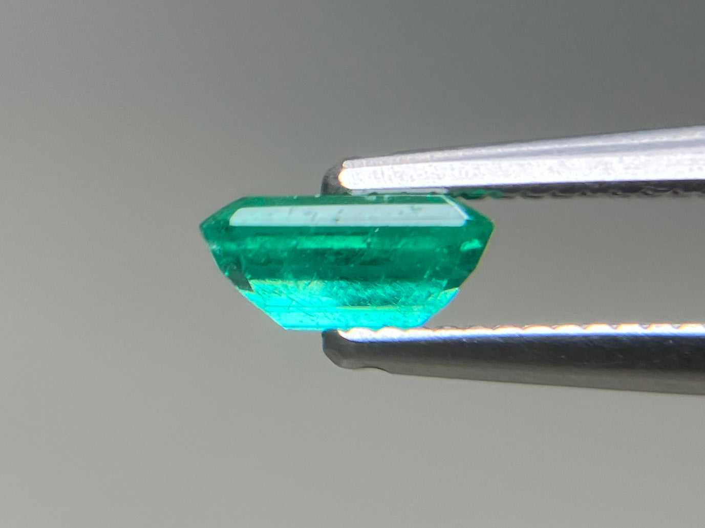 エメラルド 天然 0.466ct 宝石ソーティング付き 5.9㎜×3.8㎜×2.5㎜ ルース（ 裸石 ） 7400YY