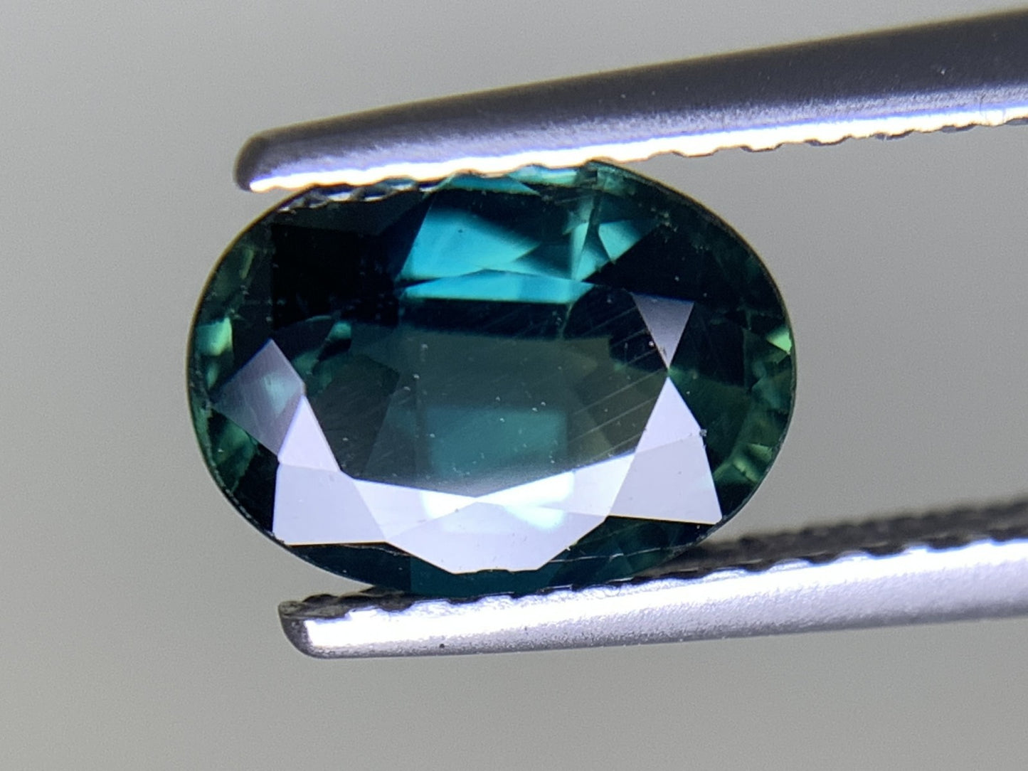 サファイア 天然  1.617ct  中央宝石ソーティング付き  7.84㎜×5.86㎜×3.83㎜  ルース（ 裸石 ） 5848Y
