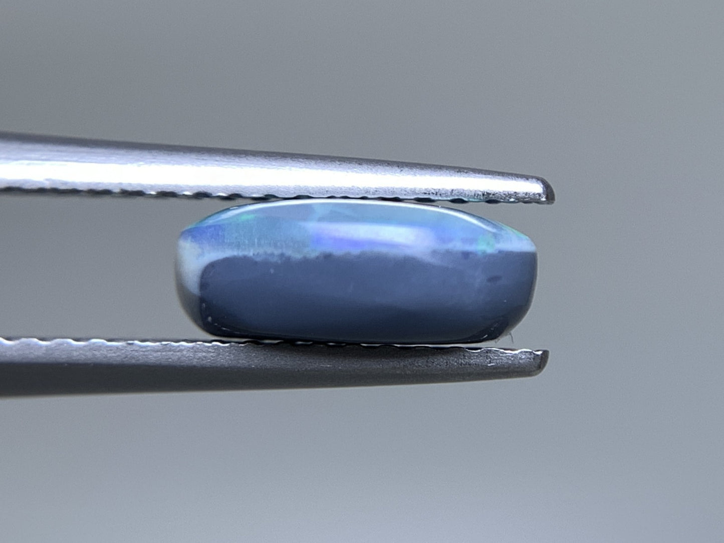 ブラックオパール 天然 1.542ct 中央宝石ソーティング付き 9.1㎜×6.8㎜×3.6㎜ ルース（ 裸石 ） 6836Y