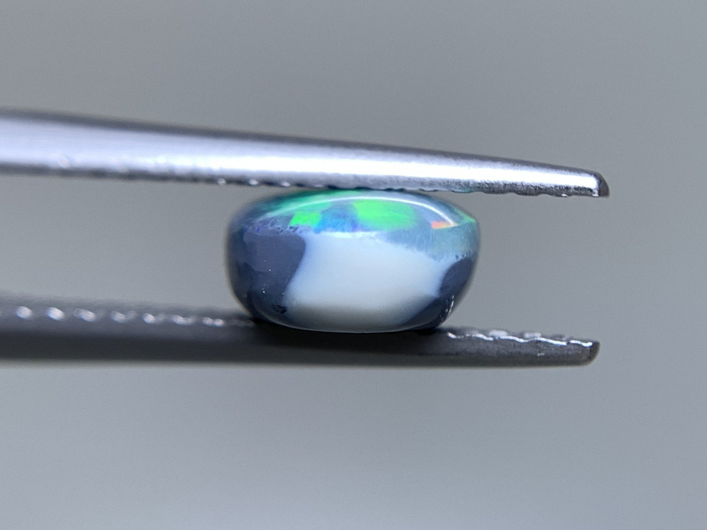 ブラックオパール 天然 1.542ct 中央宝石ソーティング付き 9.1㎜×6.8㎜×3.6㎜ ルース（ 裸石 ） 6836Y