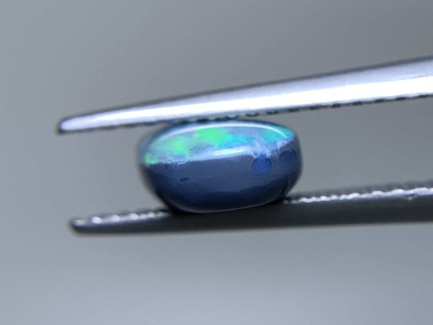 ブラックオパール 天然 1.542ct 中央宝石ソーティング付き 9.1㎜×6.8㎜×3.6㎜ ルース（ 裸石 ） 6836Y