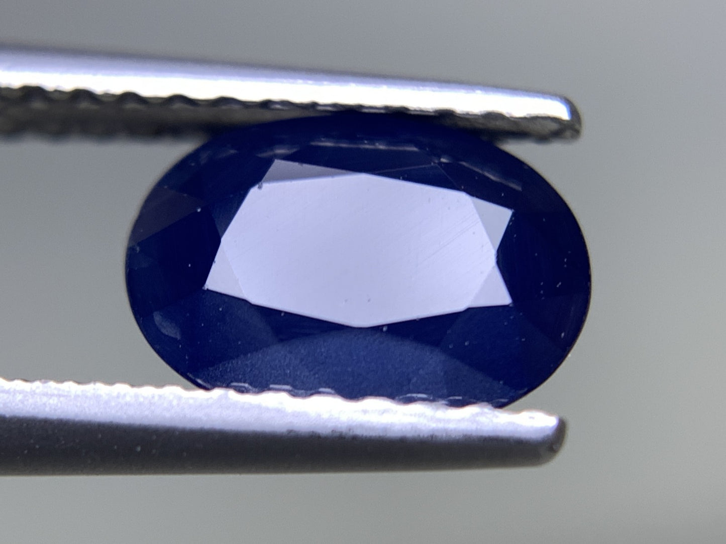 サファイア 天然  1.561ct  中央宝石ソーティング付き  8.11㎜×5.99㎜×3.71㎜  ルース（ 裸石 ） 5764Y